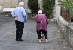 Cada vez hay más personas mayores y dependientes.