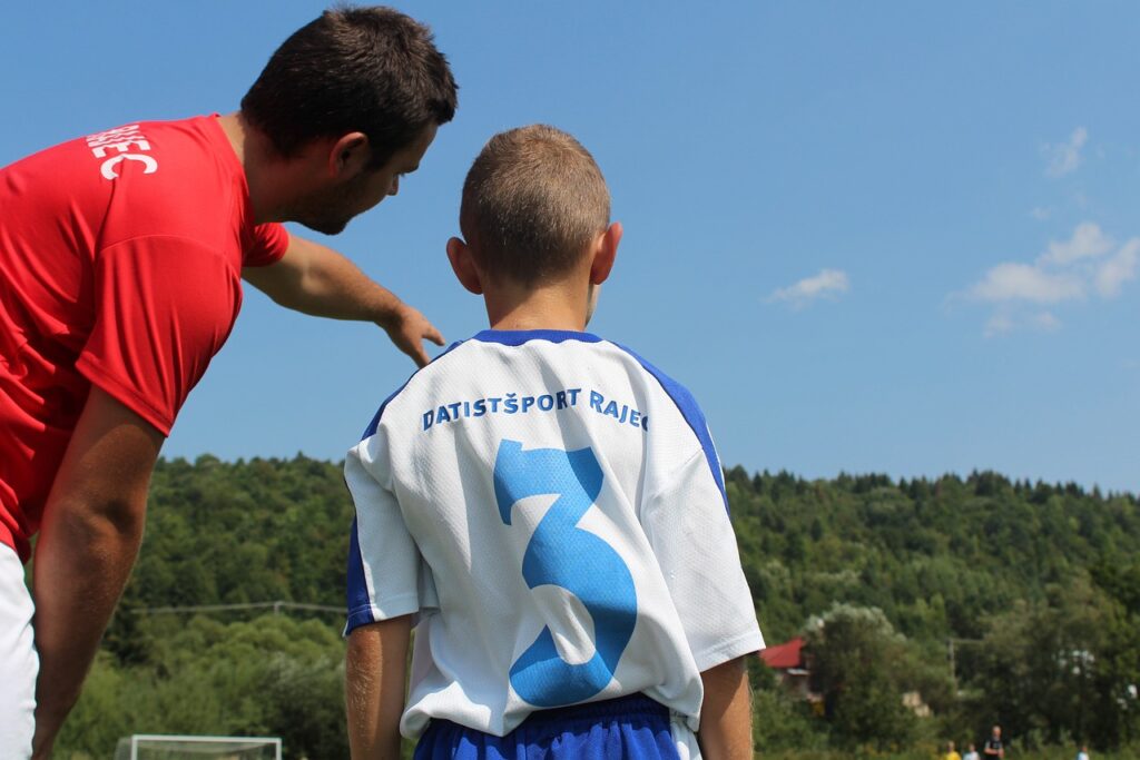 Los límites y el ejercicio de la autoridad ayudan a crecer a niños y niñas.