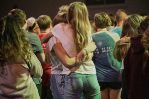 Elapoyo social es fundamental para combatir la soledad en los jóvenes.