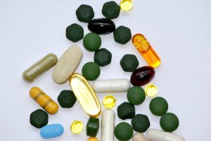 en la menopausia, la mujer suele tomar suplementos alimenticios